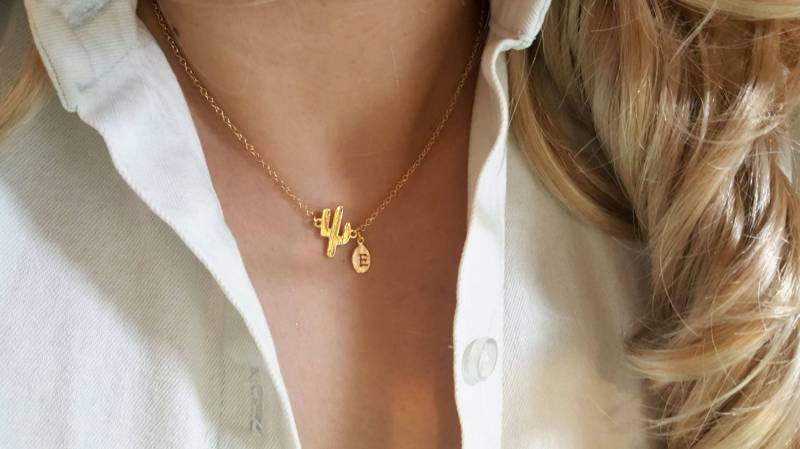 Zarte Zierliche Kaktus Halskette, Erste Blatt Layering Baum, Winzige Brautjungfer Geschenk, Geschätztes Geschenk von dua770