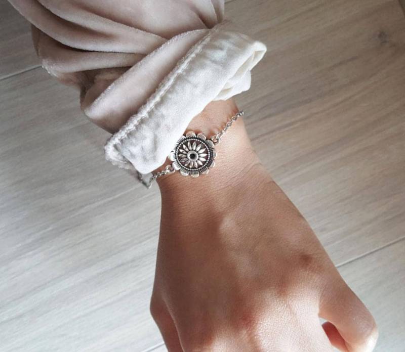 Zarte Zierliche Sonnenblume Armbänder, Zarte Blumen Armband, Süßes Armband, Dünne Gold Kette, Layering Armband, Brautjungfer Geschenk von dua770