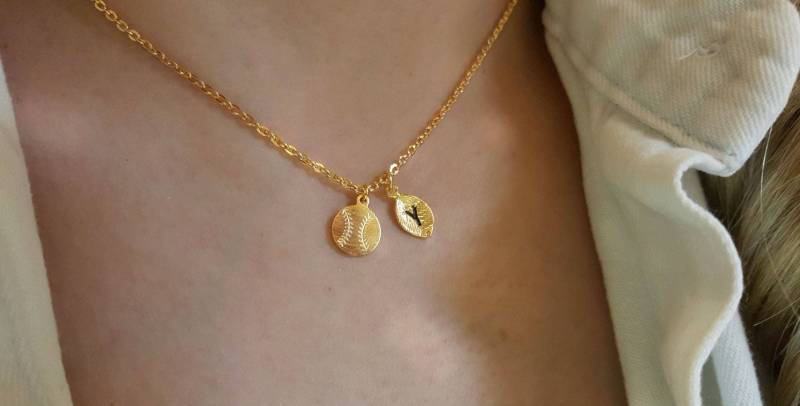 Zierliche Petite Baseball Halskette, Sport Halsketten, Layering Base Ball Winzige Brautjungfer Geschenk, Geschätztes Geschenk Zierliche Petite Baseball Halskette, Sport Halsketten, Layering Base Ball Winzige Brautjungfer Geschenk, Geschätztes Geschenk von dua770