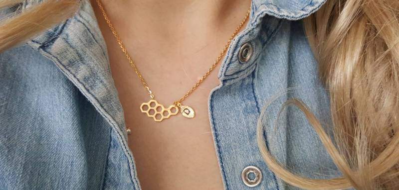 Zierliche Petite Bienenstock Halskette, Bienenwabe Halsketten, Layering Erste Blatt Winzige Brautjungfer Geschenk, Geschätztes Geschenk von dua770