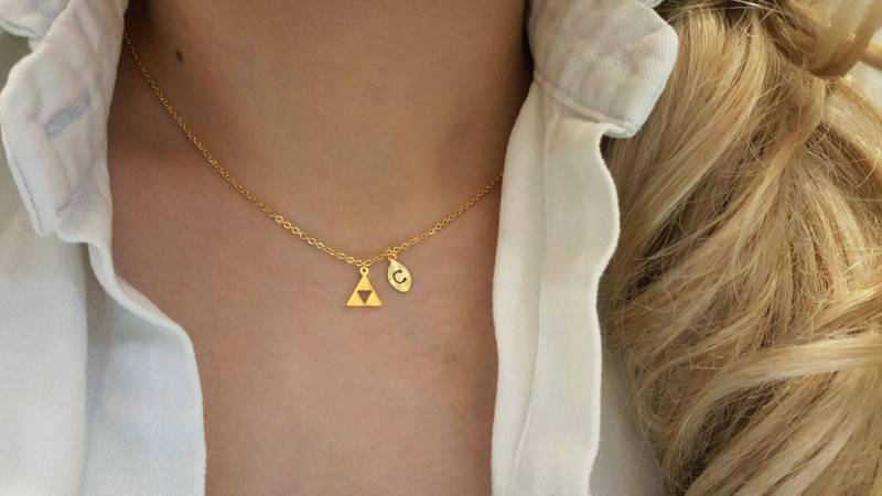 Zierliche Triforce Halskette, Layering Winzige Brautjungfer Geschenk, Geschätztes Geschenk von dua770