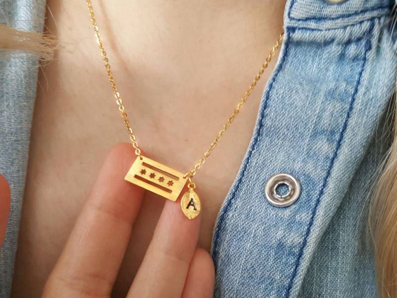 Zierliche Zierliche Chicago Flagge Halskette, Halsketten, Initial Blatt Layering Stadt Brautjungfer Geschenk von dua770