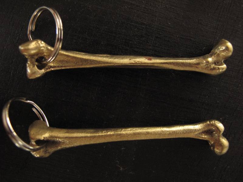 Bronzeguss Von Oberschenkelknochen von dubruitdufeu