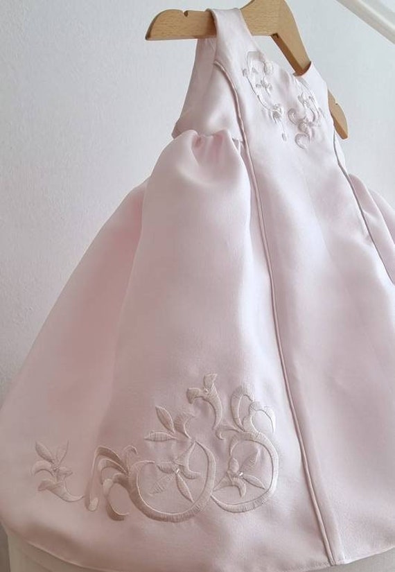 Vintage Seide Baumwolle Rosa Kleid Baby Mädchen Taufe Set Orthodoxe Flowergirl Formelles Outfit Hochzeit Elegante Couture & Hut von eAGAPIcom