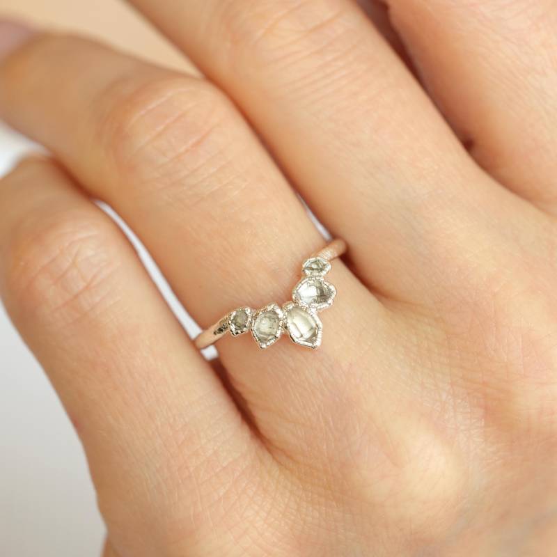 Herkimer Diamant Wellenring. Roher Natürlicher Chevron V-Form Nesting Wave Hochzeit Alternative Natur Inspirierter Ehering Ring von eMerakiGalaxy