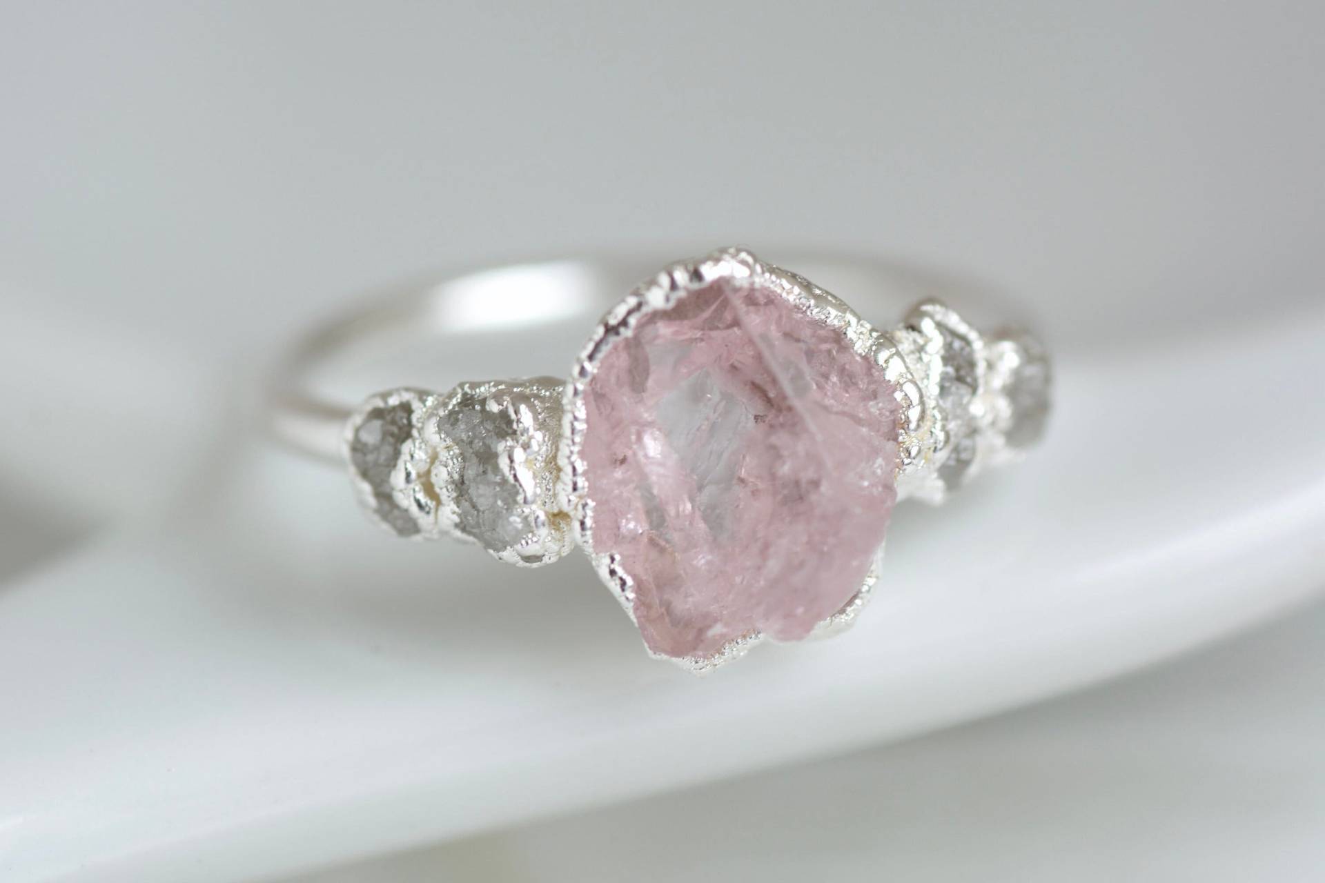 Rohe Morganit Ring Und Rohdiamant Rohkristall Verlobungsring Rosa Alternative von eMerakiGalaxy