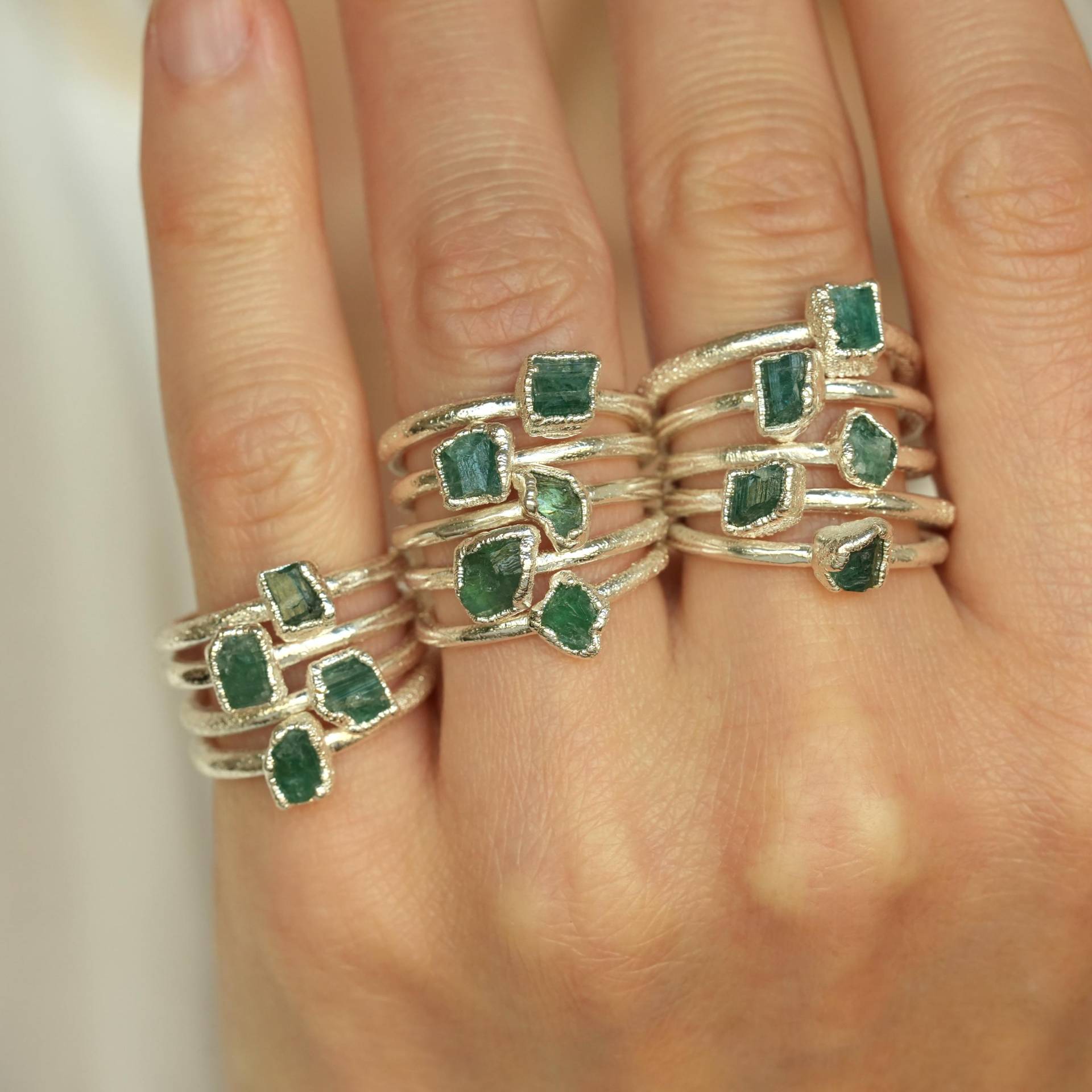 Roher Smaragd Kristall Ring Rts 999 Reiner Silber Elektrogeformter Solitär Ungeschliffener Ring von eMerakiGalaxy