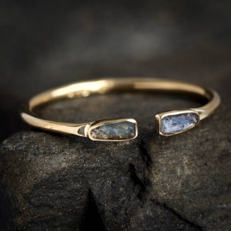 Verstellbarer Blauer Kyanit Ring. Blauer Edelstein Unikate Roher Ehering von eMerakiStudio