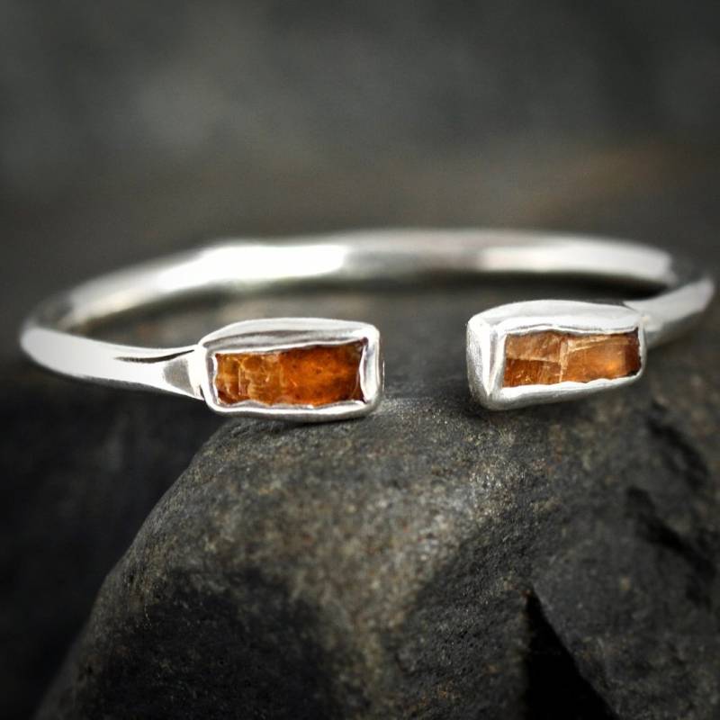 Verstellbarer Oranger Kyanit Ring. Orange Edelstein Unikate Oranger Größenverstellbarer Roher Ring von eMerakiStudio