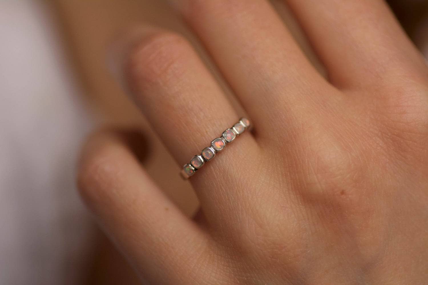 Weißer Opal Bandring. Ring. Gold Ring Rosegold. Opal-Hochzeitsring Weißer Opal Bandring. Ring. Gold Ring Rosegold. Opal-Hochzeitsring von eMerakiiLLusion