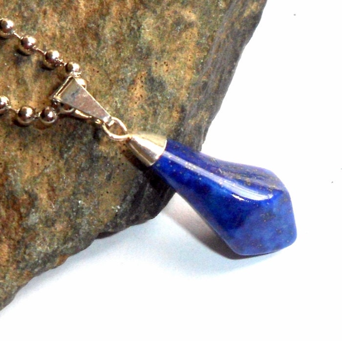 Blauer Lapis Edelstein Trommelstein Unisex Halskette Earthegy von earthegy