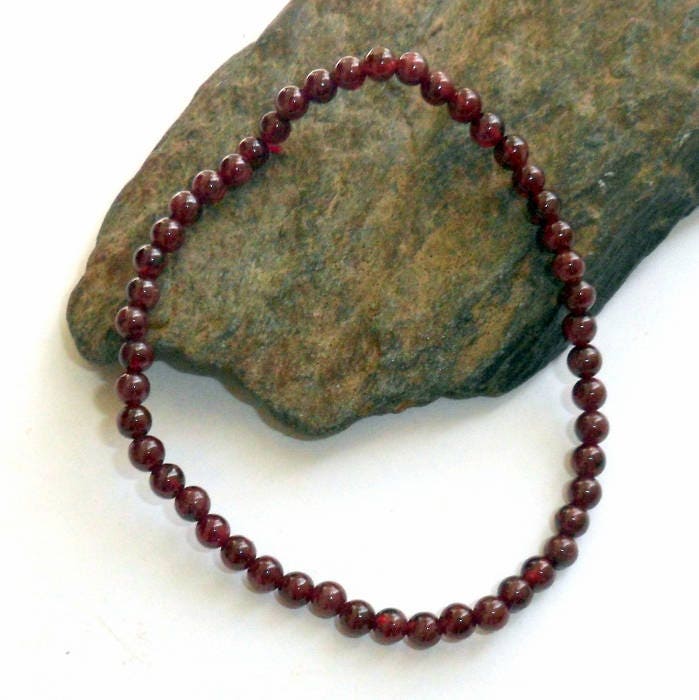 Granat Stretch Armband Mini Januar Birthstone Earthegy #1450 Granat Stretch Armband Mini Januar Birthstone Earthegy #1450 von earthegy