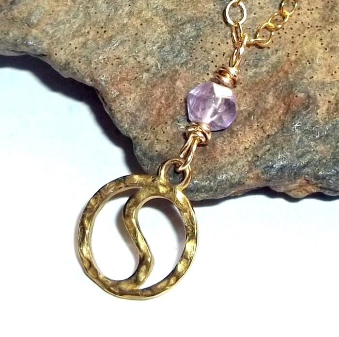 Lila Amethyst Yin Yang Energie Halskette Edelstein Februar #873 von earthegy