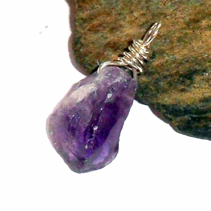 Roh Lila Amethyst Edelstein Anhänger Sterlingsilber Draht Umwickelt Earthegy Februar Birthstone #348 Roh Lila Amethyst Edelstein Anhänger Sterlingsilber Draht Umwickelt Earthegy Februar Birthstone #348 von earthegy