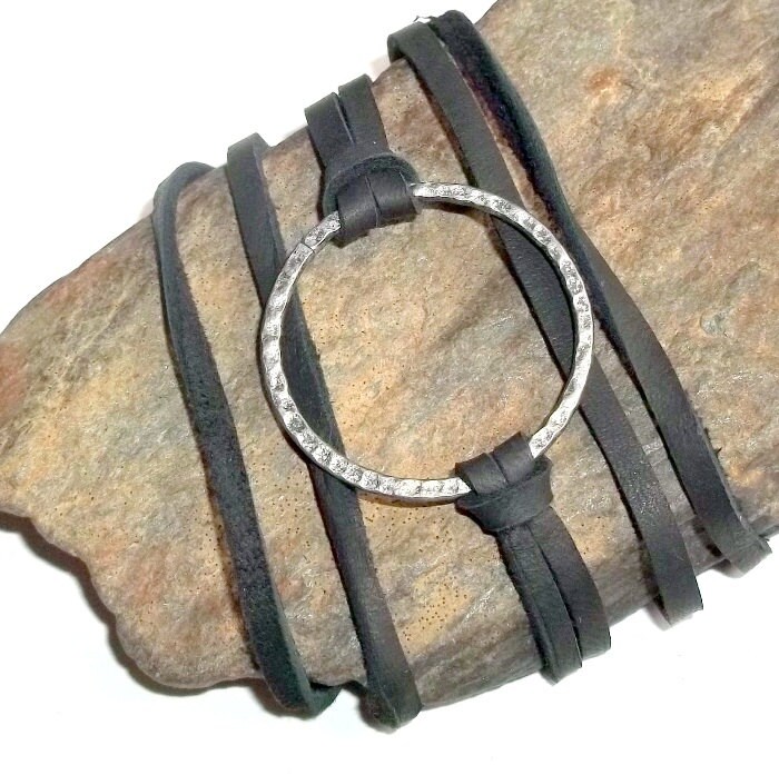 Silber Disc Leder Wrap Armband Verstellbare Ohrthegie #495 Silber Disc Leder Wrap Armband Verstellbare Ohrthegie #495 von earthegy