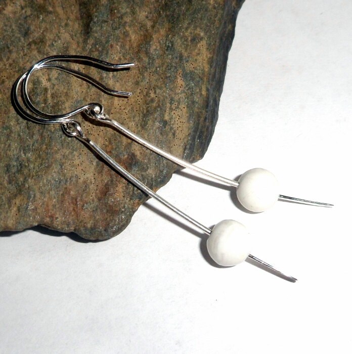 Weiß Natürliche Howlith Edelstein Sterlingsilber Ohrringe Earthegy #257 von earthegy
