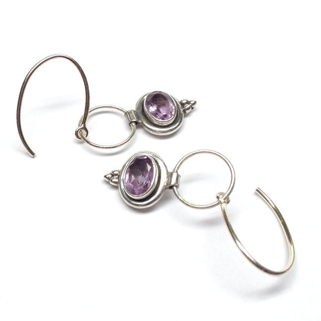 Amethyst Ohrringe Auf Kreis Drähte Mit Oval Aus Amethyst Ohrringe Auf Kreis Drähte Mit Oval Aus von earthgemdesign