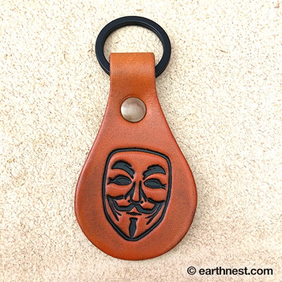 Schlüsselanhänger Aus Leder Mit Guy Fawkes Maskenmuster Schlüsselanhänger Aus Leder Mit Guy Fawkes Maskenmuster von earthnest