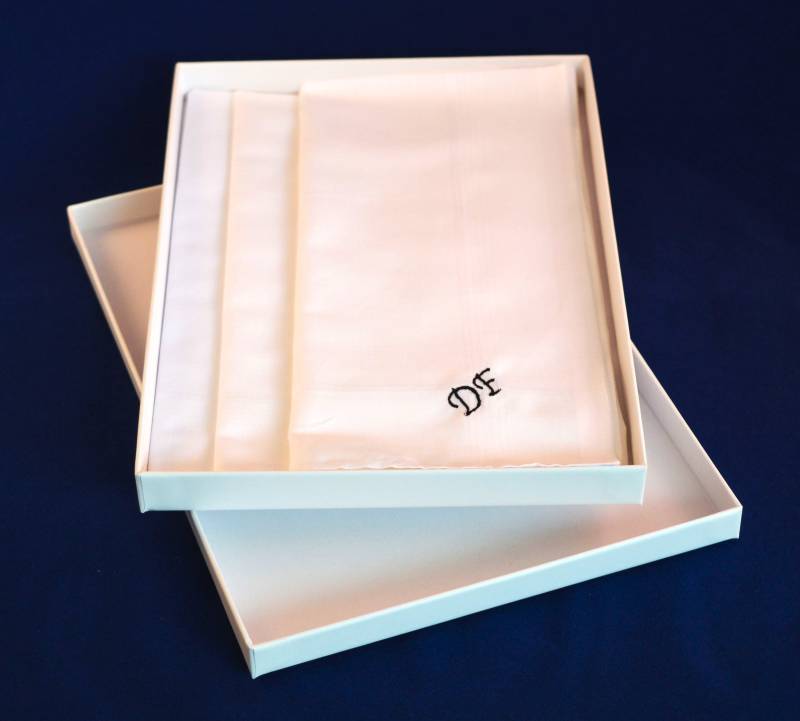 Set Mit 3 Bestickten Einstecktüchern in Geschenkbox | B - Bis Zu 9 Buchstaben Set Mit 3 Bestickten Einstecktüchern in Geschenkbox | B - Bis Zu 9 Buchstaben von easttowest2010