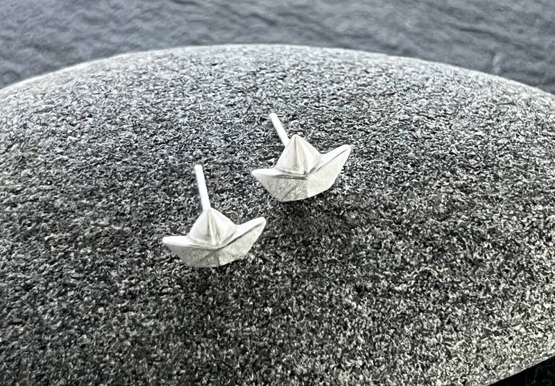 Ebbe Und Flut® Ohrstecker Papiersegelboot Groß Versilbert, Papierboot Schiff Maritim von ebbeundflut