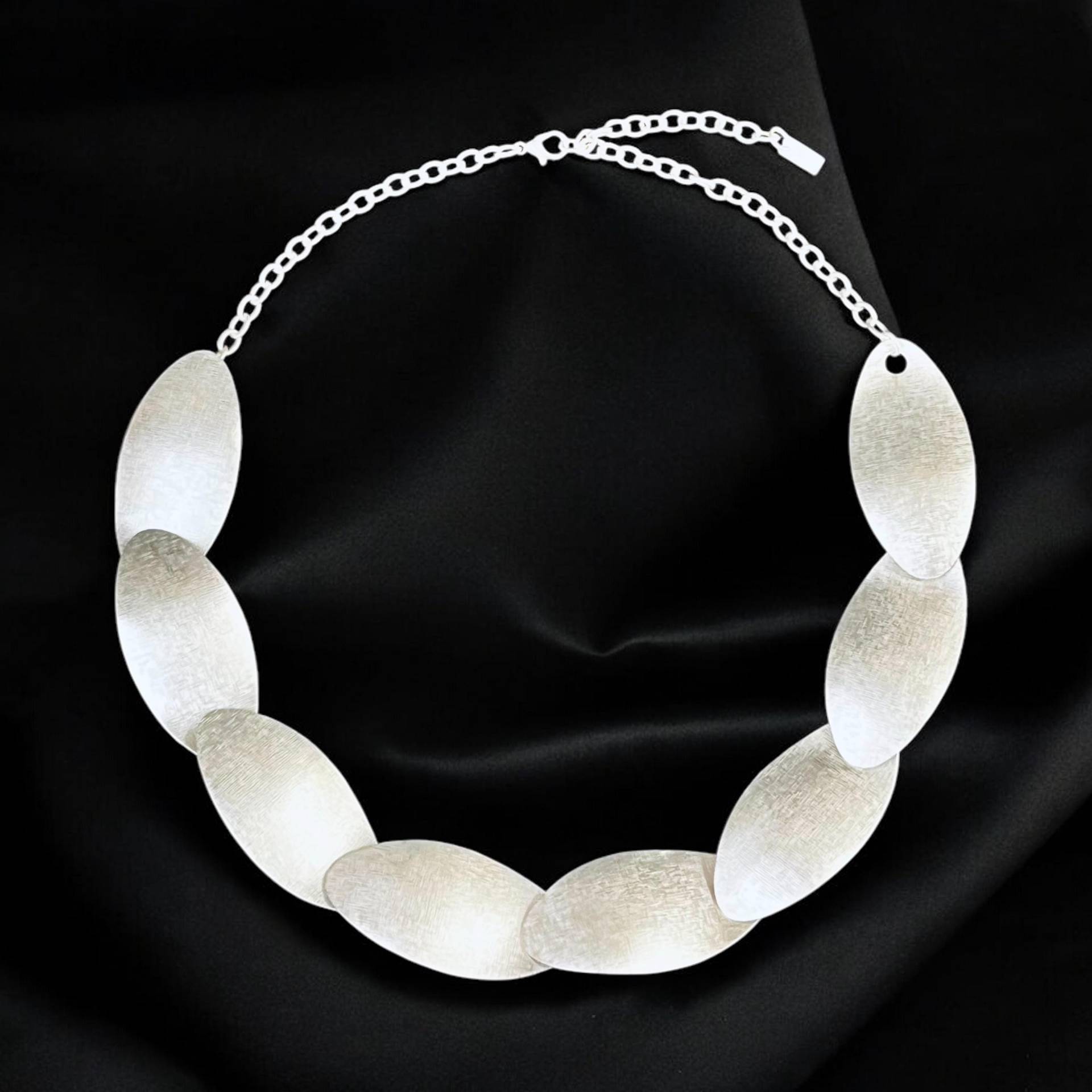 Ebbe Und Flut Collier Welle Matt Versilbert Ebbe Und Flut Collier Welle Matt Versilbert von ebbeundflut