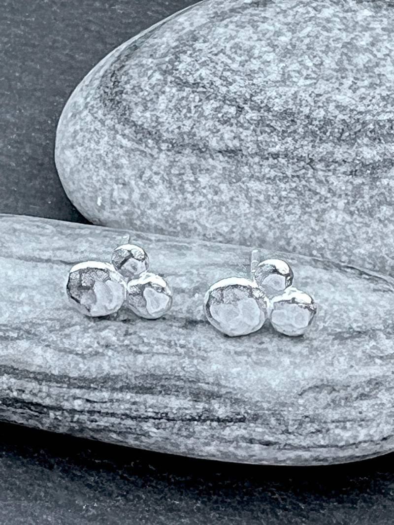 Ebbe Und Flut Ohrstecker Nordsee Strandsilber - Matt Versilberte Ohrringe Gehämmert Von Ebbe Flut® von ebbeundflut