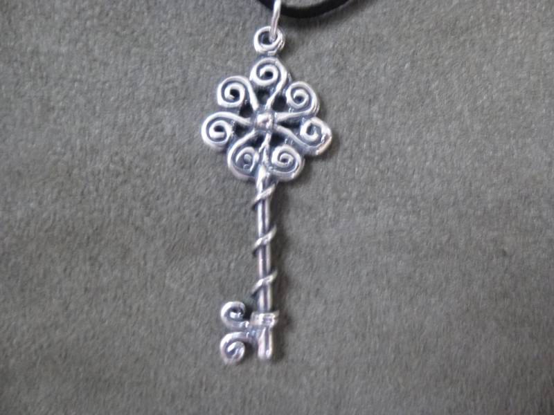 Sieben Spiralschlüssel/Schlüssel-Halskette Auf Schwarzer Satinkordel Lucky 7 Plejaden Skelettschlüssel von echoandwild