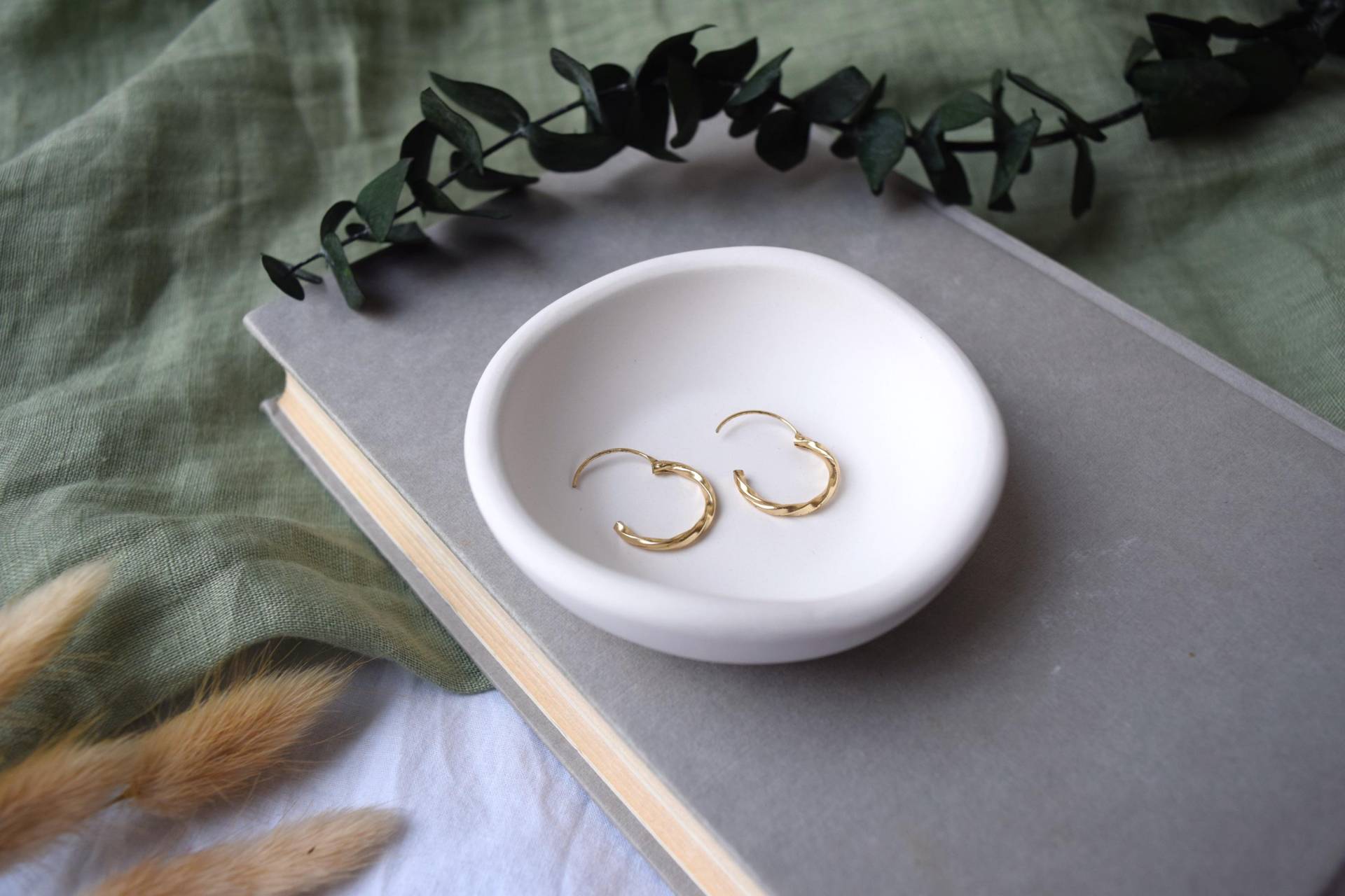 Kleine Runde Schmuckschale Mit Unregelmäßigem Rand/Klein Ringaufbewahrung Verlobungsgeschenk Ringschale Hochzeit Mini von echteinfach