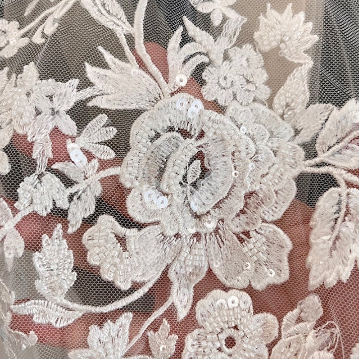 Große Blumen-3D-Perlen Perlen Brautkleid Spitze Applikation Stickerei Patches Trim Kragen Hochzeit Mieder Brautschleier Zubehör H0851 Große Blumen-3D-Perlen Perlen Brautkleid Spitze Applikation Stickerei Patches Trim Kragen Hochzeit Mieder Brautschleier Zubehör H0851 von eclatlace