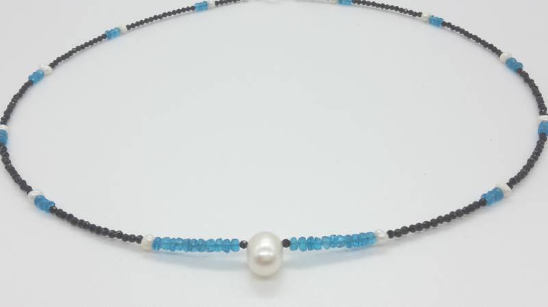 Feine Spinellkette Mit Apatit Und Perle Feine Spinellkette Mit Apatit Und Perle von edelSTEINhuber