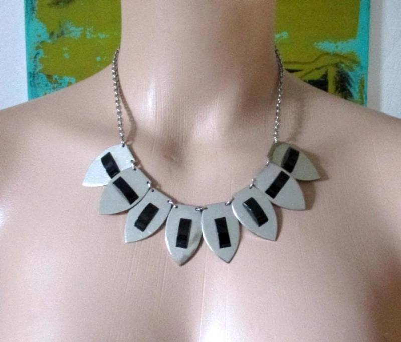 Antikes Bakelit Collier-Chrom -Schwarzes Glas- Jakob Bengel - Idar Oberstein Galalith-Original Art Deco Schmuck-Bengelbuch Seite 247 Antikes Bakelit Collier-Chrom -Schwarzes Glas- Jakob Bengel - Idar Oberstein Galalith-Original Art Deco Schmuck-Bengelbuch Seite 247 von edeldesign