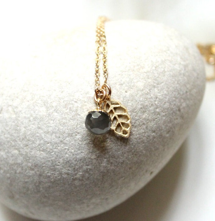 14K Gold Filled Kette Mit Mondstein Anhänger 6mm Und Blatt Vergoldet Mondlicht Schimmer Kugel Energie Glück Liebe Taupe Fein Esprit Boho von edelfeinES