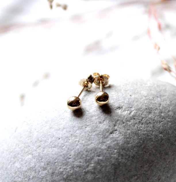 14K Gold Filled Kugel Ohrstecker 4mm Golden Ball Schlicht Geometrisch Pin Ohrring Curated Ear Schönes Geschenk Liebe Unisex Boho Fein von edelfeinES