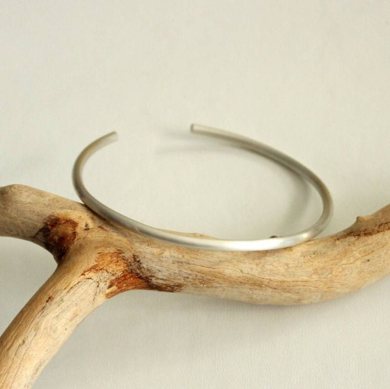 925 Silber Armreif 3mm Pure Chic Armspange Offen Gebürstet Runddraht Schlicht Unisex Handgeschmiedet Surferschmuck Freundschaft Boho Fein von edelfeinES