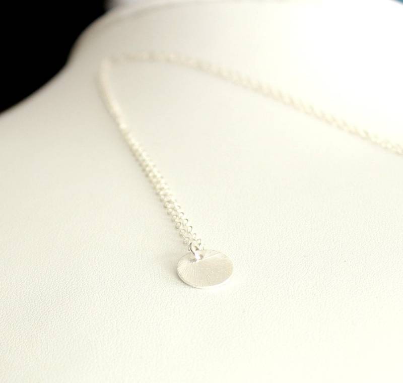925 Silber Kette Mit Gebürstetem Diskus Anhänger 9mm Aus Silver Dot Rund Geometrisch Punkt Scheibe Boho Schlicht Geschenk Fein von edelfeinES