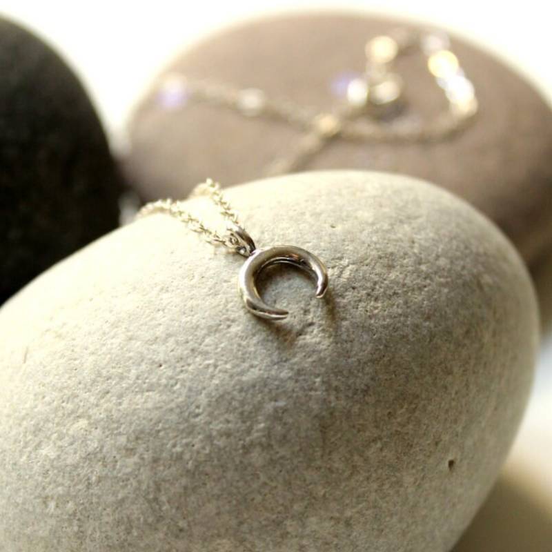 925 Silber Kette Mit Mondsichel Anhänger 10mm Aus Tiny Silver Moon Himmelskörper Mond Boho Halbmond Sichel Horn Liebe Reise Fein von edelfeinES
