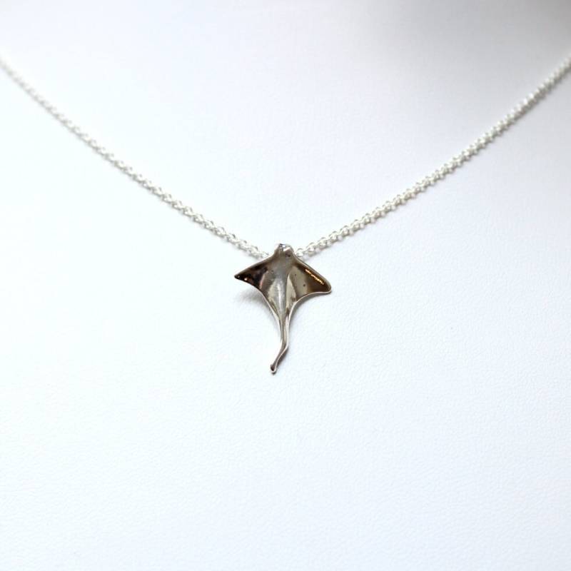 925 Silber Kette Mit Rochen Anhänger 20mm Aus Maritim Manta Ozean Strand Taucher Surfer Stärke Krafttier Schönes Geschenk Fein 925 Silber Kette Mit Rochen Anhänger 20mm Aus Maritim Manta Ozean Strand Taucher Surfer Stärke Krafttier Schönes Geschenk Fein von edelfeinES