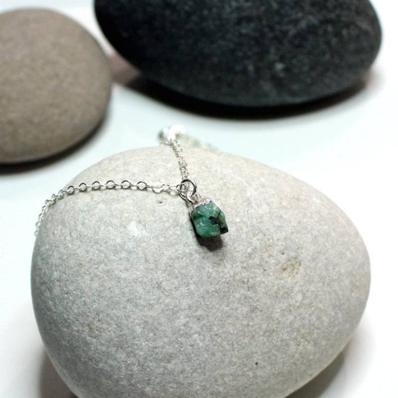 925 Silber Kette Mit Smaragd Anhänger Stück Versilbert Pure Harmonie Rohstein Naturstein Kleiner Brocken Statement Geschenk 8mm Unisex Fein von edelfeinES