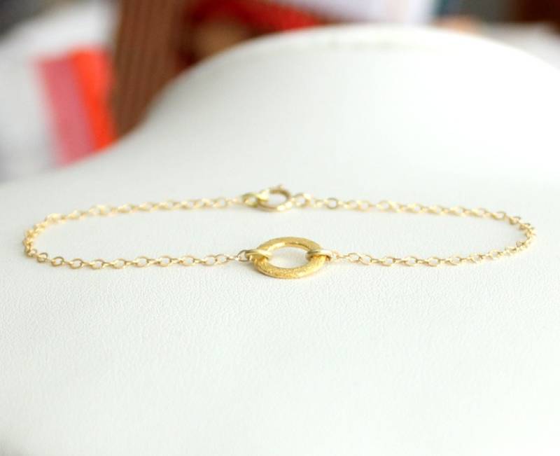 Zartes 14K Gold Filled Armband Mit Gebürstetem Ring Charm 10mm Vergoldet Golden Circle Geometrisch Infinity Verbundenheit Liebe Kreis Fein von edelfeinES