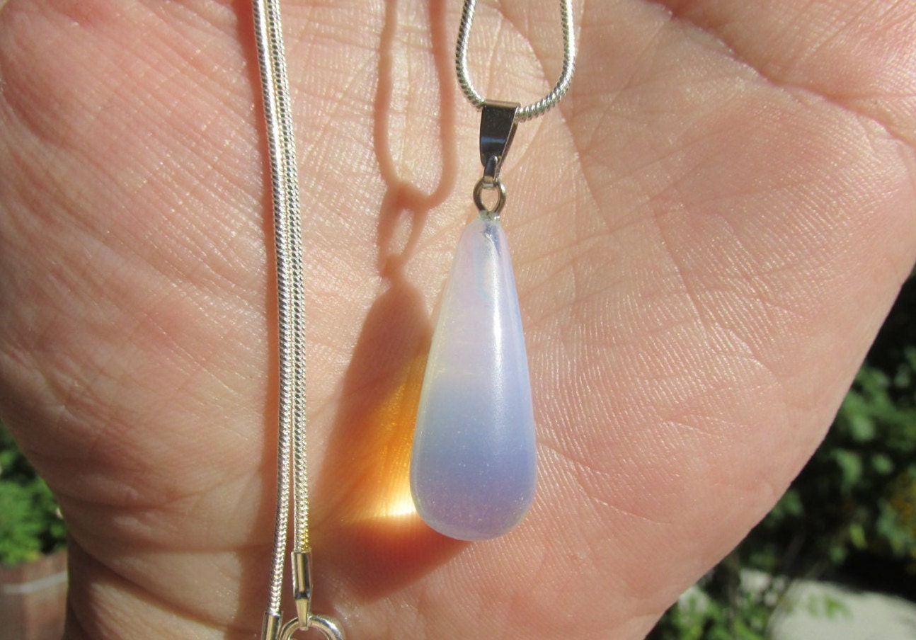 Sehr Schöne Opalith Tropfen Halskette, 925 Silber Overlay Kette, Mondstein Opal Sehr Schöne Opalith Tropfen Halskette, 925 Silber Overlay Kette, Mondstein Opal von edolena