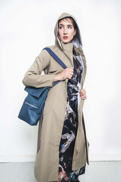 ein garten Studios eleganter Regenmantel aus Bio Baumwolle von ein garten Studios