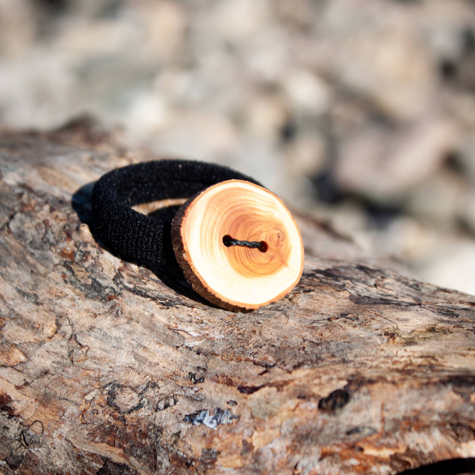Haargummi Holz Haarband Holzschmuck Eibe Haargummi Holz Haarband Holzschmuck Eibe von einholzundeineseele
