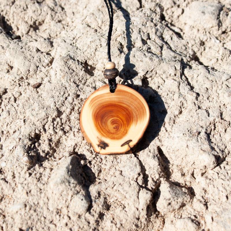 Holzkette Holzschmuck Naturschmuck Unisex Eibe von einholzundeineseele