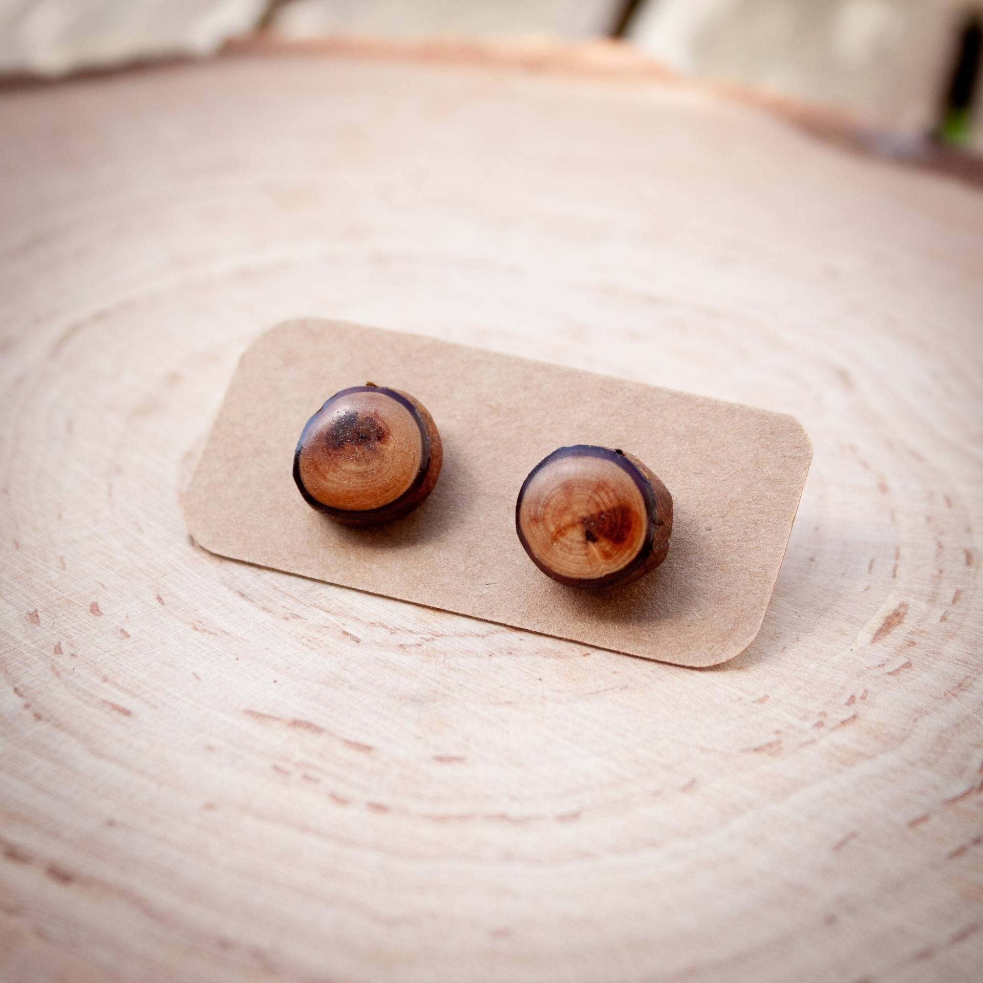 Ohrstecker Aus Holz Wacholder Epoxy Ohrringe Ohrstecker Aus Holz Wacholder Epoxy Ohrringe von einholzundeineseele