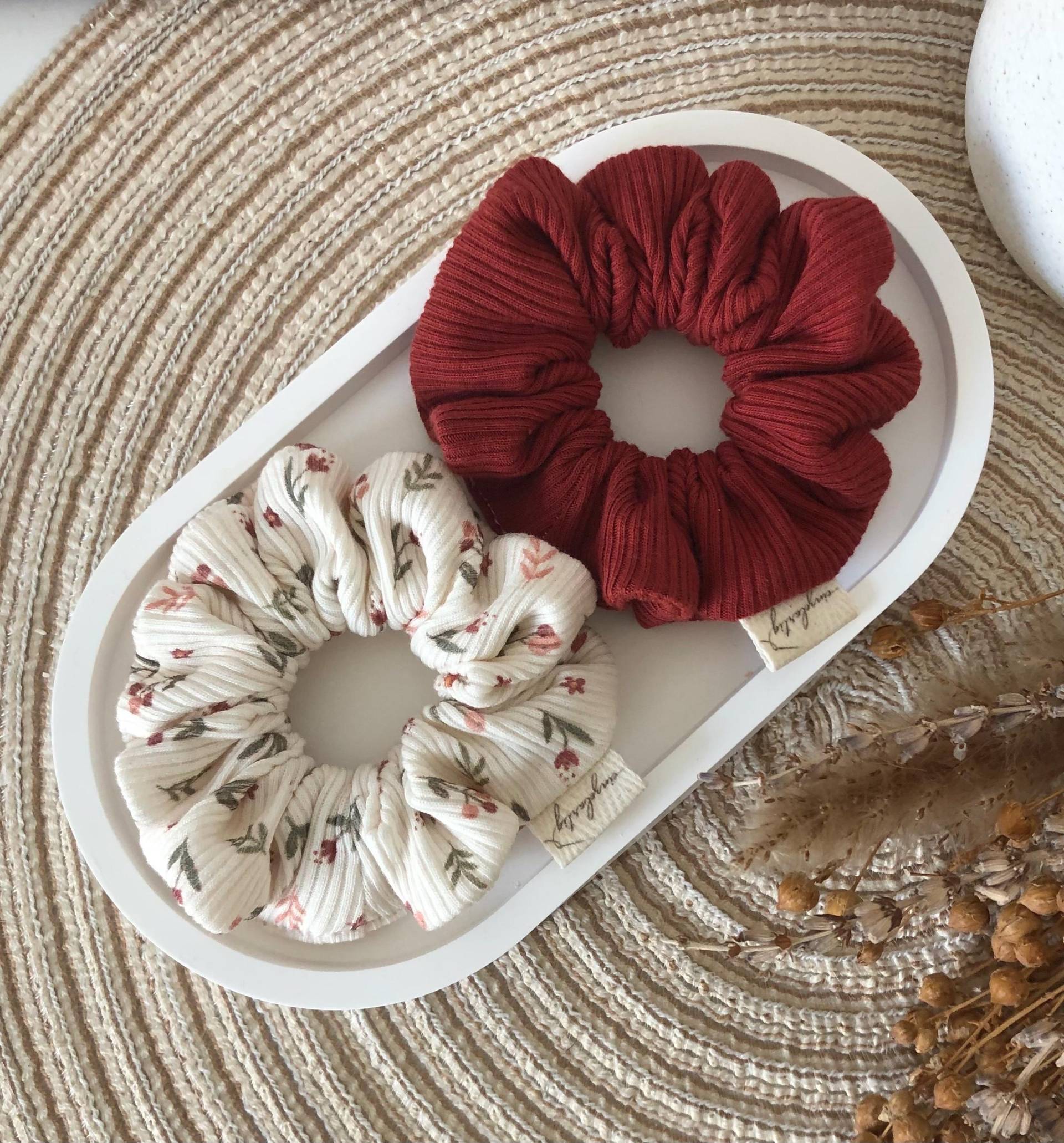 Scrunchie/Ripjersey Rot Blumen Stoffhaargummi Scrunchie/Ripjersey Rot Blumen Stoffhaargummi von einzelartig