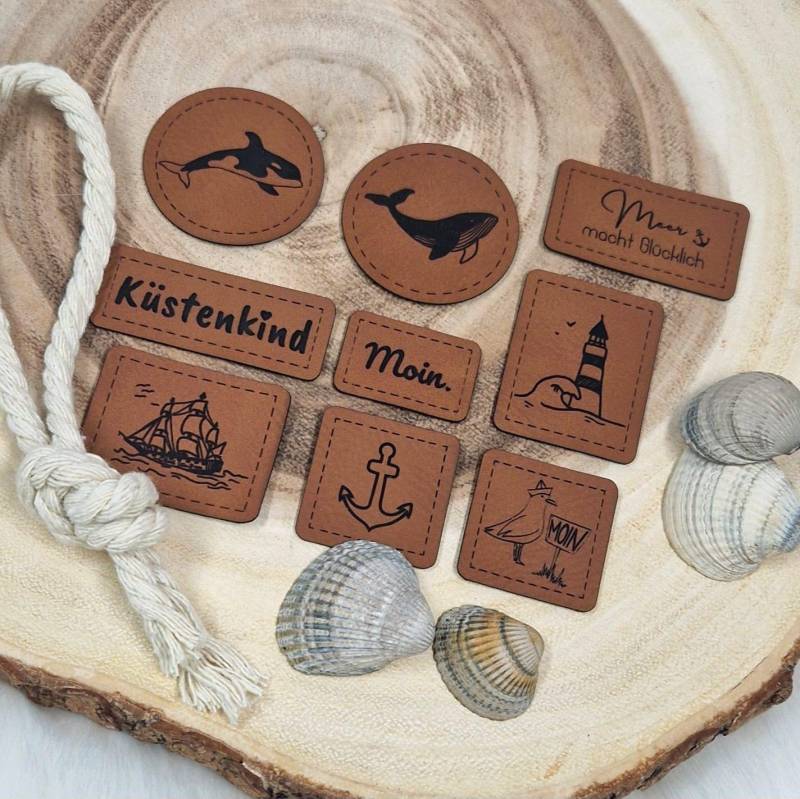 Kunstleder Patch, Label, Meer, Maritim, Küstenkind, Meer Macht Glücklich, Wal, Orka, Anker von ShopLabelfy