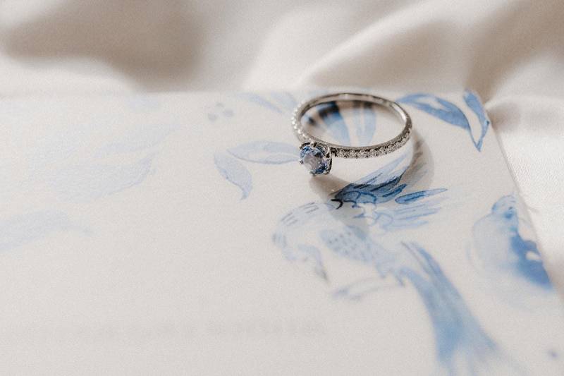 Ring Mit Natürlichem Saphir Hellblau Und Natürlichen Diamanten in 950 Platin, Recyceltes Edelmetall von einzigartigerSchmuck