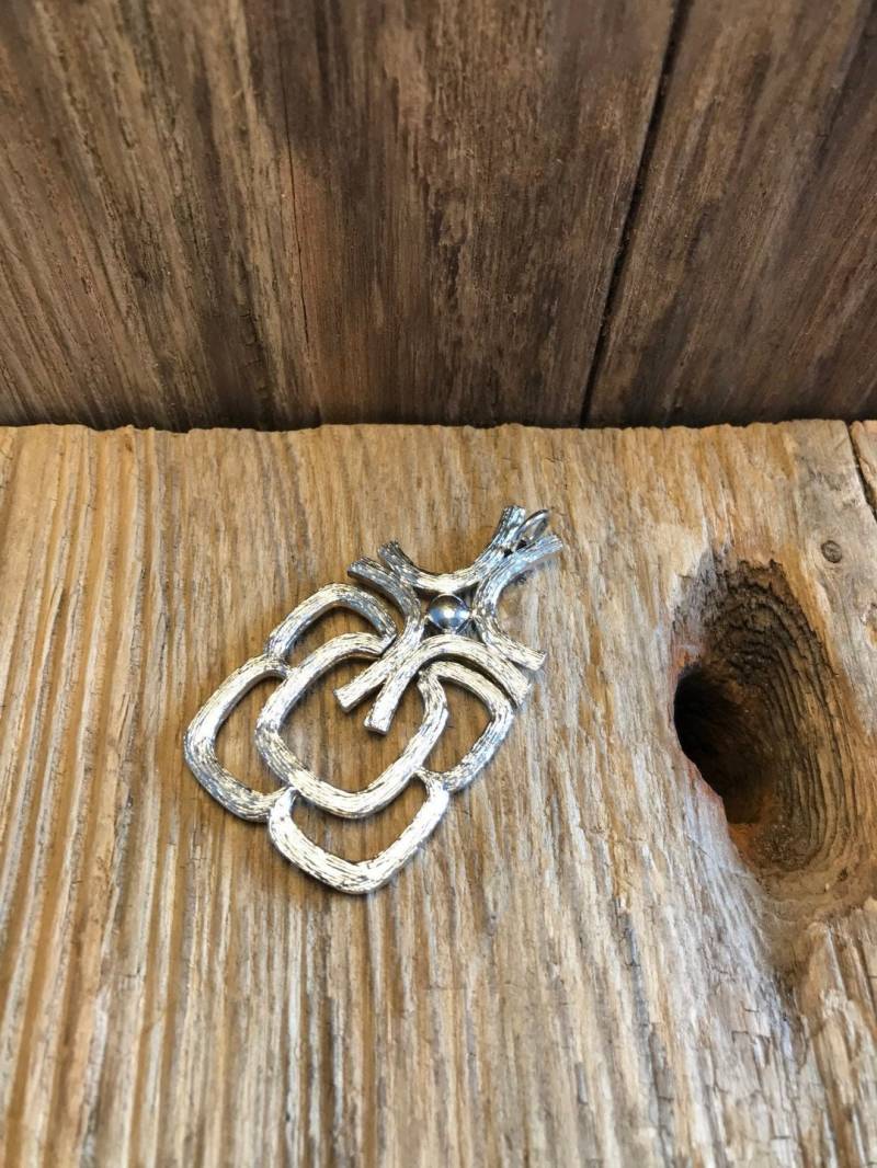 Anhänger Aus Silberfarbenem Metall Avon 1970Er Jahre Modernist von einzigartigschoenes