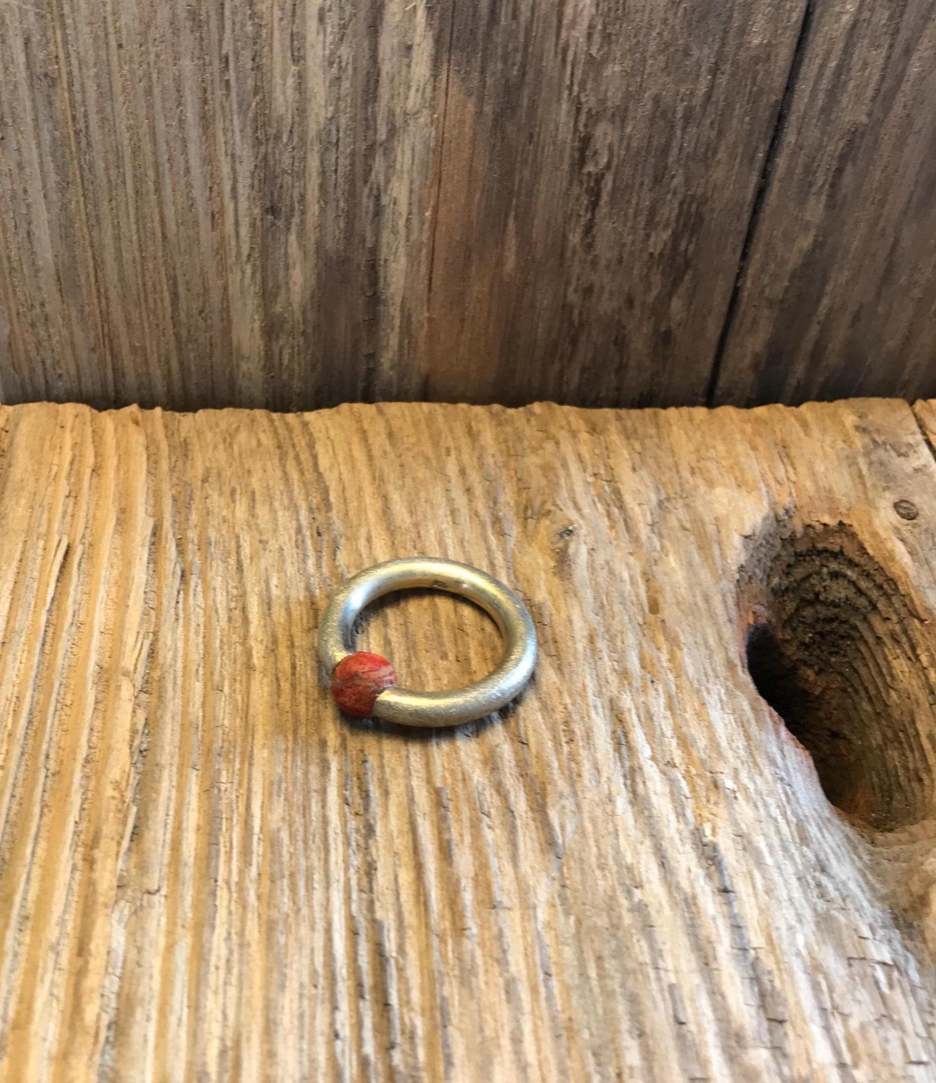 Massiver 925 Silber Ring Mit Korallenkugel Goldschmiedearbeit von einzigartigschoenes