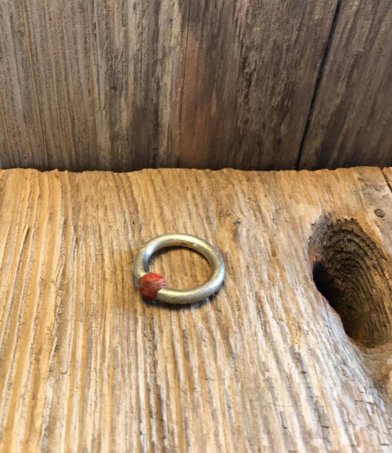 Massiver 925 Silber Ring Mit Korallenkugel Goldschmiedearbeit von einzigartigschoenes